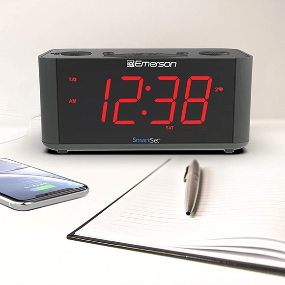 Emerson SmartSet Alarm Clock Radio with Bluetooth Speaker, USB Charging Port - Picture 11 of 16
